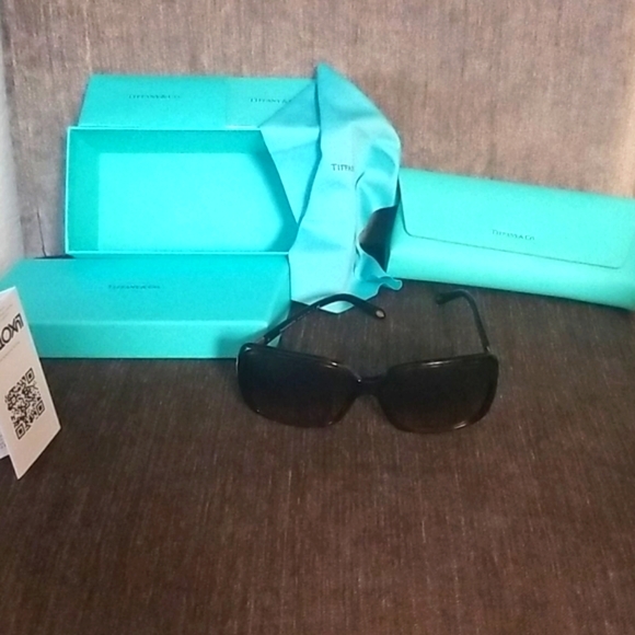 Tiffany & Co. Accessories - Tiffany & Co Sunglasses SKU:TF4043B8015/3B 56 16 135 3N